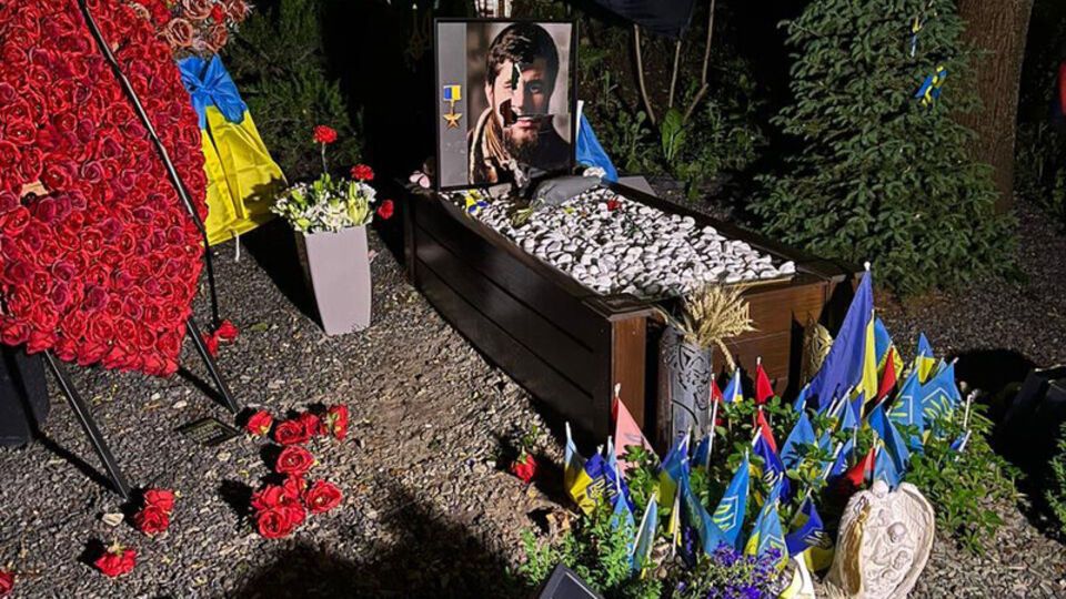 Правоохоронці відкрили кримінальне провадження за фактом наруги над могилами захисників України