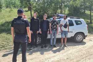 Група негайного реагування перехопила п'ятьох українців, які незаконно перетнули держкордон із Молдовою, зазначили у молдовській прикордонній поліції