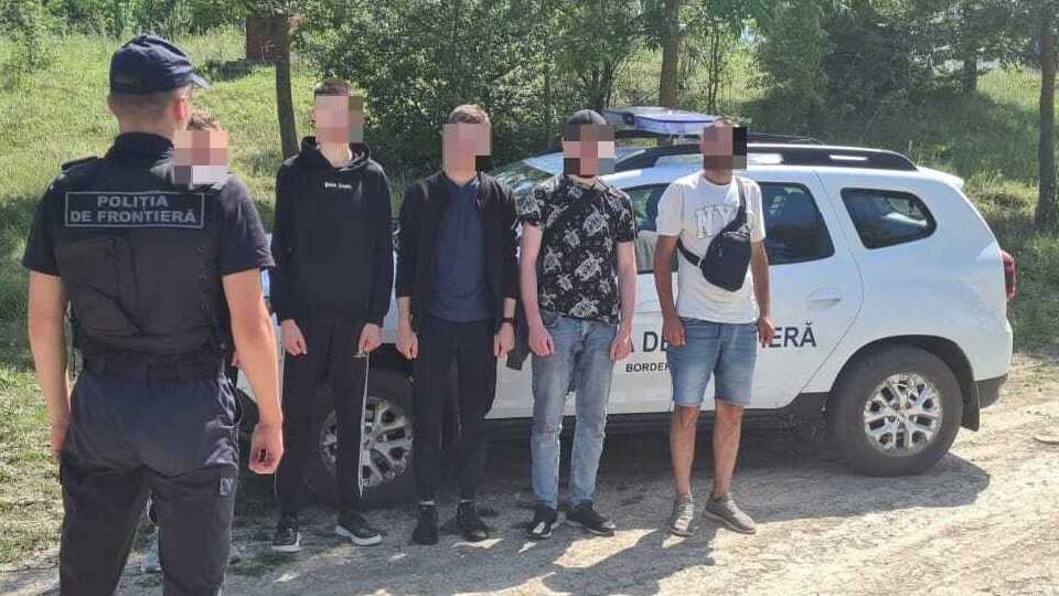 Група негайного реагування перехопила п'ятьох українців, які незаконно перетнули держкордон із Молдовою, зазначили у молдовській прикордонній поліції