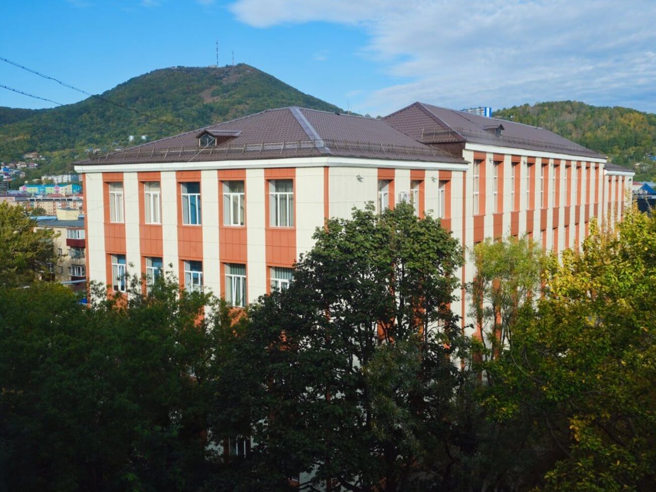 Враг ожидает поступления в КамГУ им. Беринга 90 учеников школ Дебальцево, Светлодарска и Мироновского, отметили в ЦНС