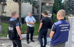 Сейчас депутат, входящий в руководящий состав местного департамента соцполитики, находится в ИВС