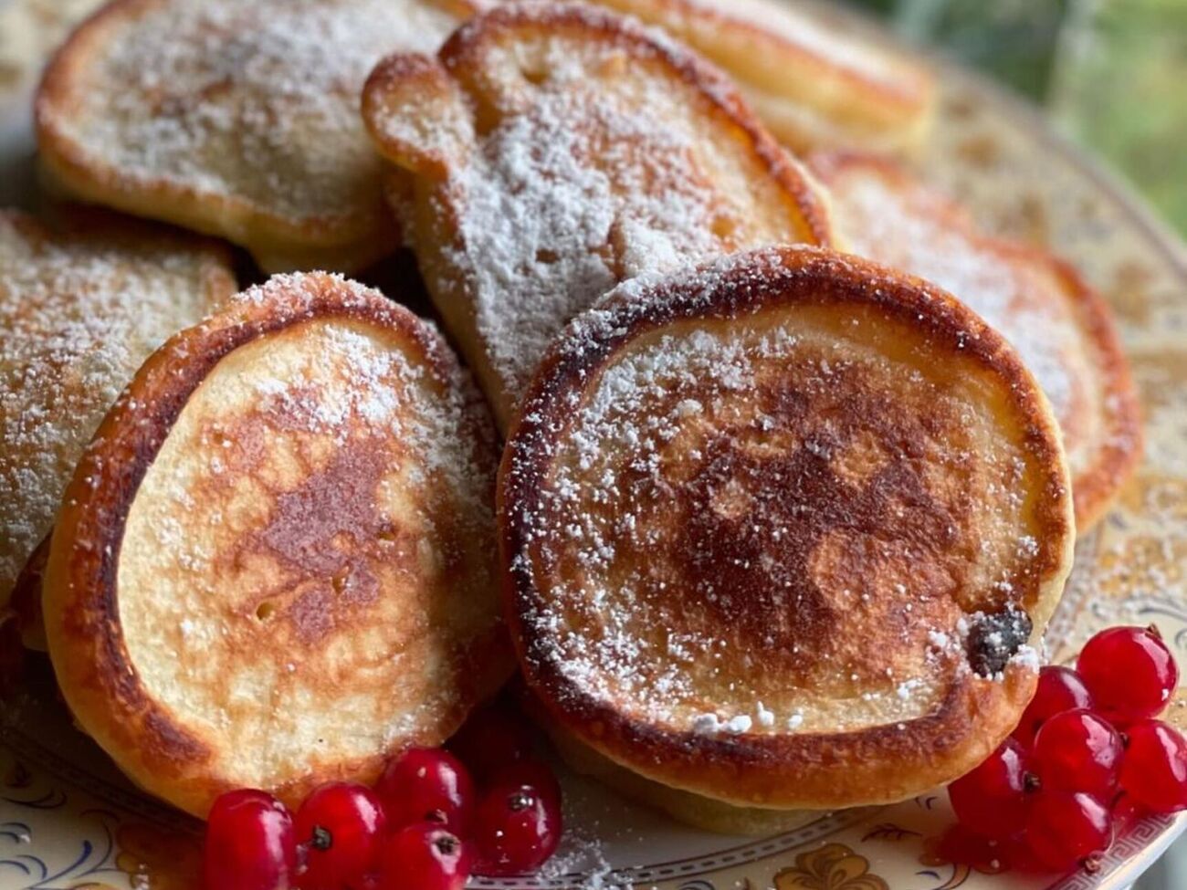 Смажте оладки на гарячій сковороді з невеликою кількістю олії