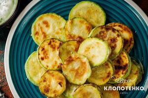 Кабачки нужно подавать горячими