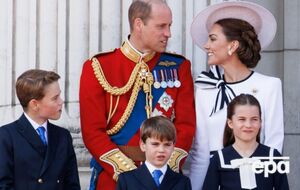 Принц і принцеса Уельські виховують трьох дітей