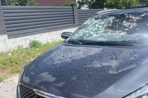 Водій встиг покинути автомобіль, "попутник" загинув на місці