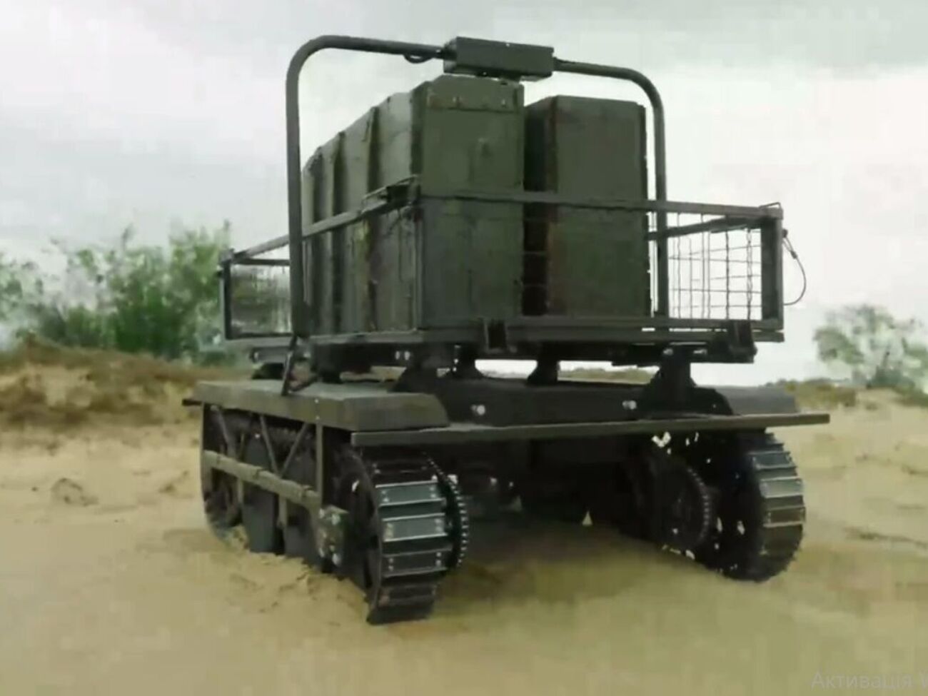 Робот имеет гусеничный ход