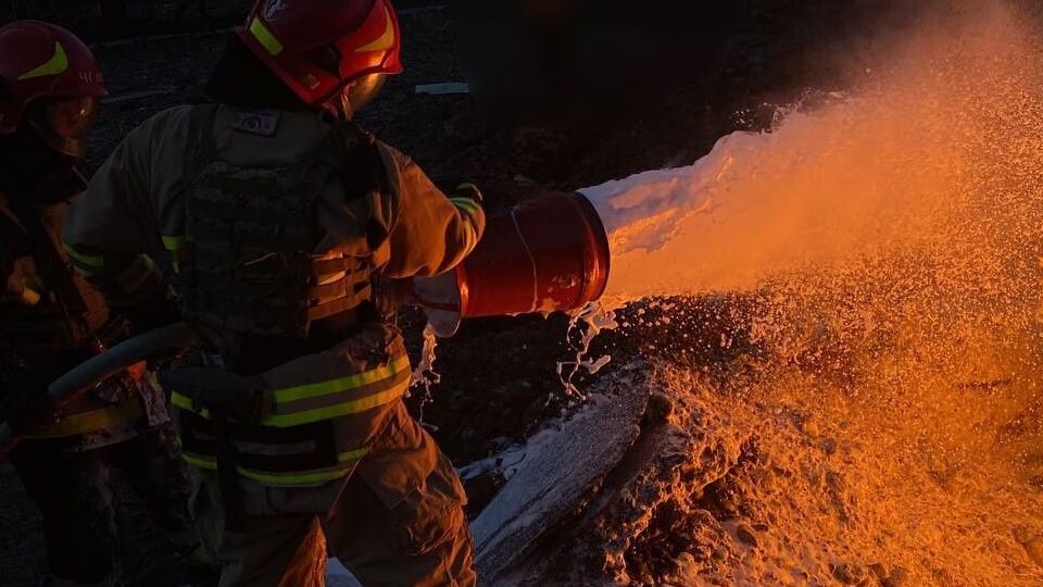 У кількох областях України рятувальники займалися ліквідацією наслідків російської ракетно-дронової атаки