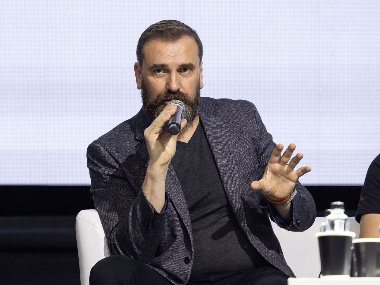 Лисовой допустил возвращение школ к смешанному или онлайн-обучению в пиковых сложных периодах