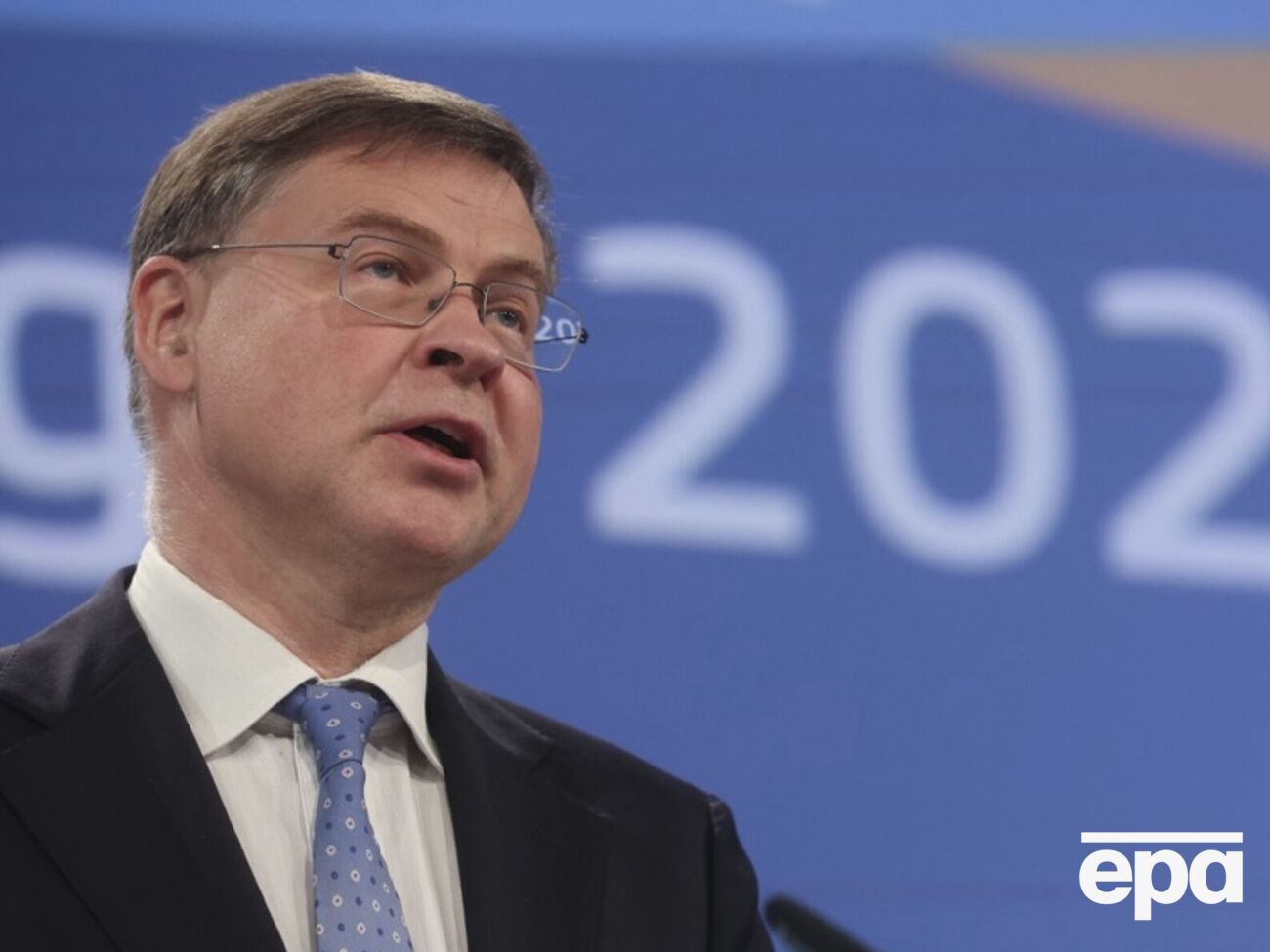 Кошти від заморожених активів РФ спрямують на військову підтримку України, зазначив Домбровскіс