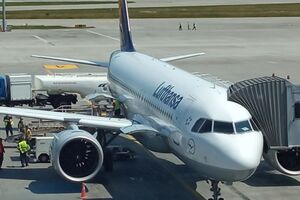 Поляки два с половиной часа занимались сексом в самолете компании Lufthansa