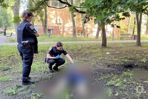 Тіло знайшли в парку на Кримському бульварі