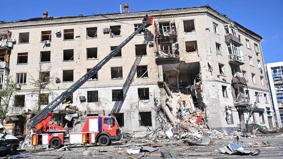 Оккупанты попали по жилому дому и предприятию в Харькове