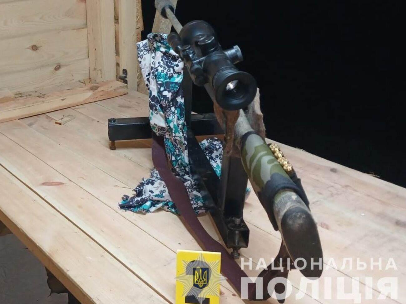 Депутат вистрілив у працівника лісництва, який перебував у зоні ведення вогню, під час пристрілки власного карабіна, зазначили у прокуратурі