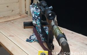 Депутат вистрілив у працівника лісництва, який перебував у зоні ведення вогню, під час пристрілки власного карабіна, зазначили у прокуратурі