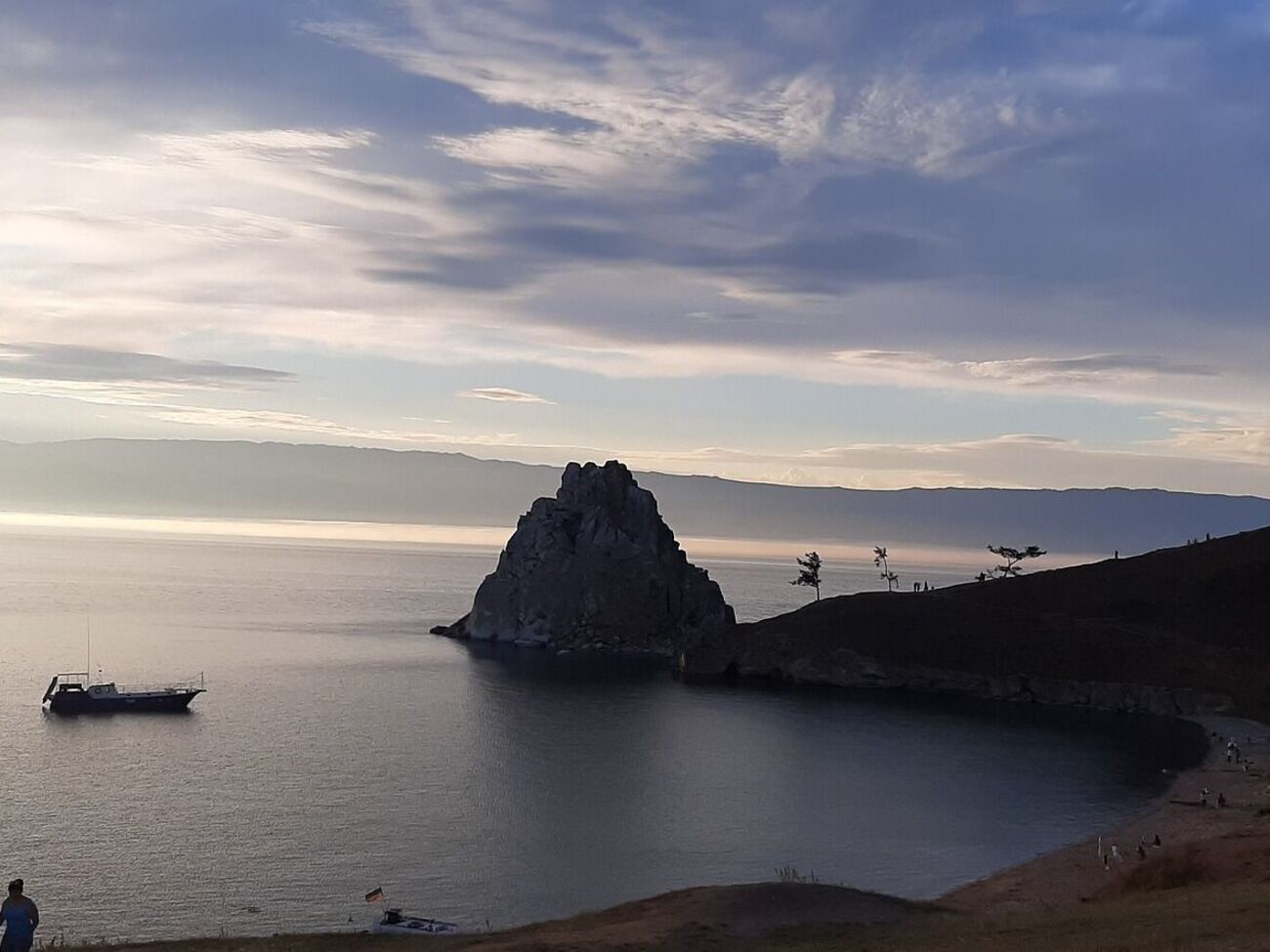 Паромом на Ольхон владеют китайцы, рассказал россиянин