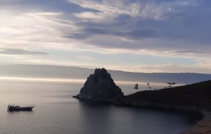 Паромом на Ольхон владеют китайцы, рассказал россиянин