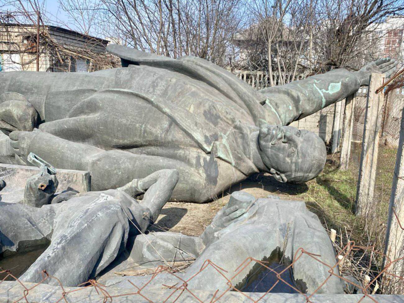 Вырученные средства от продажи памятника Ленину пойдут на нужды ВСУ, рассказали в Запорожском горсовете