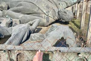 Вырученные средства от продажи памятника Ленину пойдут на нужды ВСУ, рассказали в Запорожском горсовете