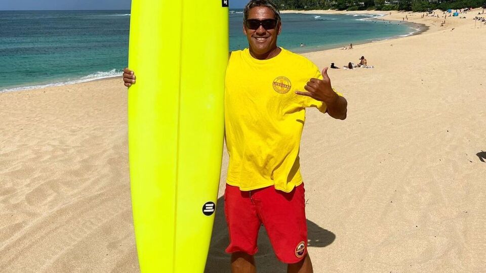 Перри с 12 лет занимался серфингом