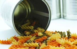 Макарони спочатку потрібно відварити