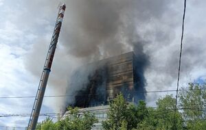 Горят этажи до восьмого включительно