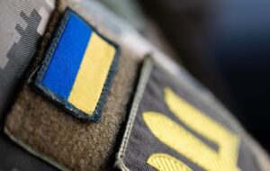 Чоловік на задньому сидінні службового автомобіля ТЦК здійснив спробу удушення водія паском безпеки, розповіли у військкоматі