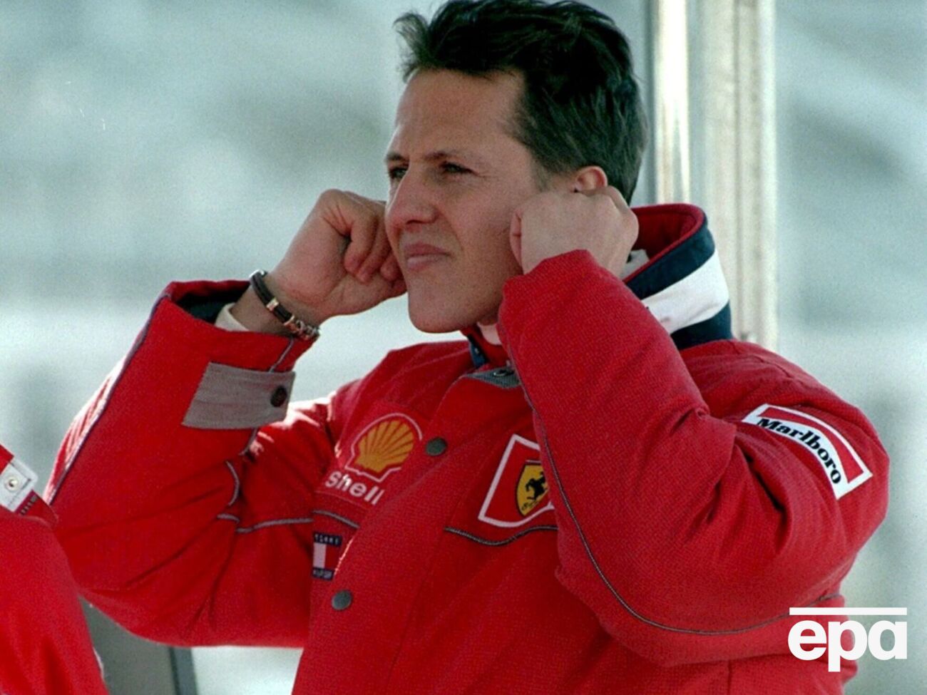 Шумахер в декабре 2013 года упал, катаясь на горных лыжах, и получил травму головы