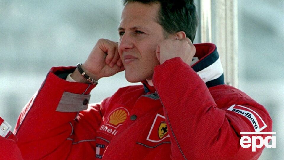 Шумахер в декабре 2013 года упал, катаясь на горных лыжах, и получил травму головы