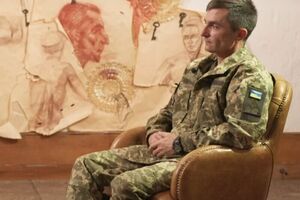 Эрик о встреченном в российской армии московском бизнесмене: Долбо...б волшебный