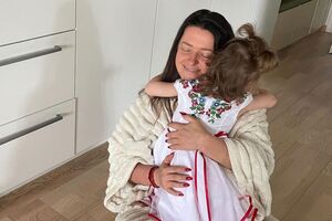 Могилевская два года назад стала матерью для сестер Мишель и Софии