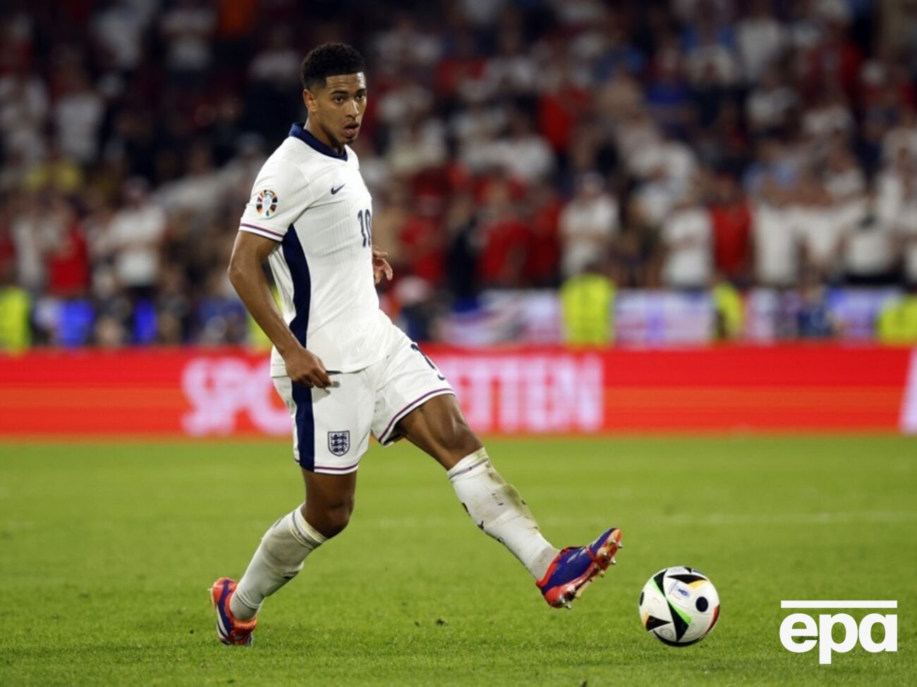 Сборная Англии в трех матчах набрала пять очков в группе С