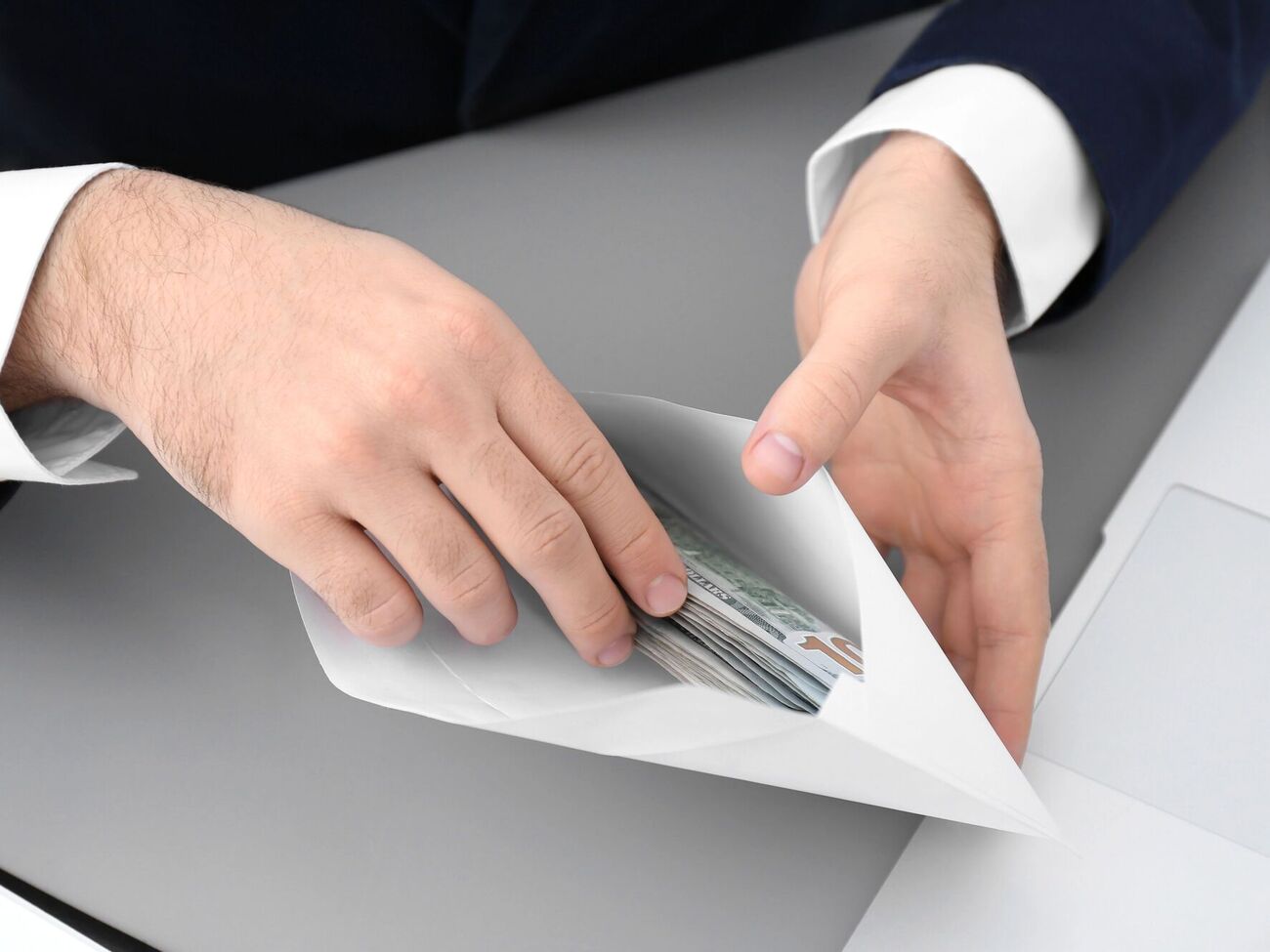 Руководство областной Госаудитслужбы заставляет предпринимателей платить "откаты" с каждого выигранного тендера, утверждают в организации