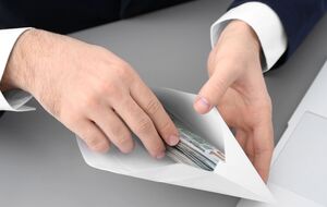 Руководство областной Госаудитслужбы заставляет предпринимателей платить "откаты" с каждого выигранного тендера, утверждают в организации