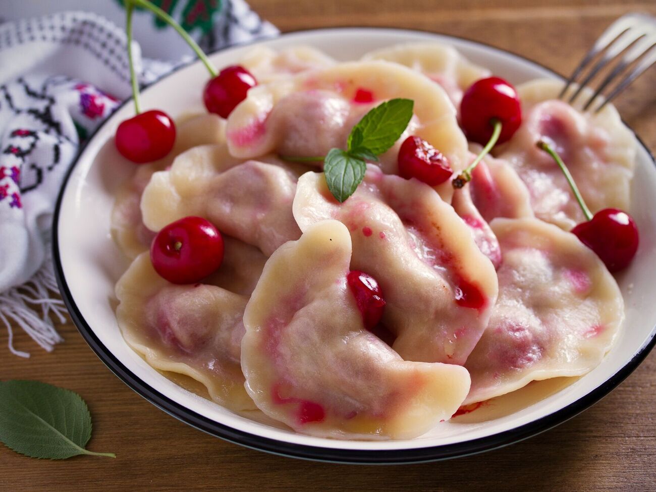 Готуйте вареники в закипілій воді протягом п'яти хвилин