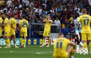 У всех команд в группе E по четыре очка, но Украина из-за худшей разницы забитых и пропущенных покидает турнир