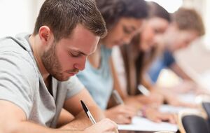 Цьогоріч в Україні скасували вступ на денну форму навчання в аспірантурі за контрактом