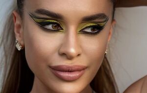 Реус намалювала насичені стрілки