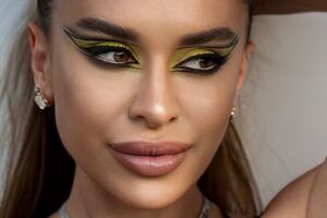 Реус нарисовала насыщенные стрелки