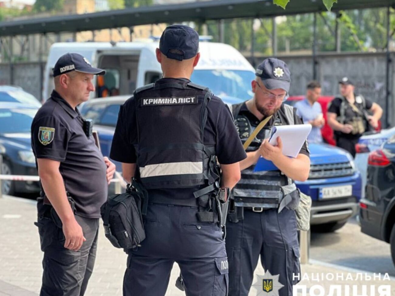 По данным правоохранителей, к нападению причастны двое уроженцев Херсонской области и еще двое – Луганской