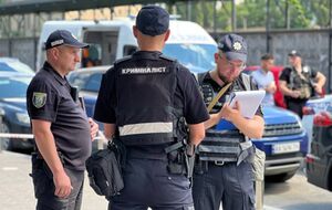 За даними правоохоронців, до нападу причетні двоє уродженців Херсонської області та ще двоє – Луганської