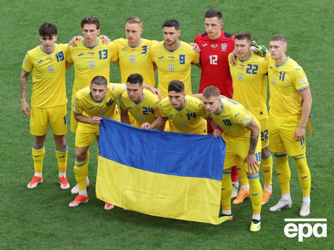 Украина набрала четыре очка, как и другие соперники по группе Е