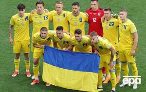 Украина набрала четыре очка, как и другие соперники по группе Е