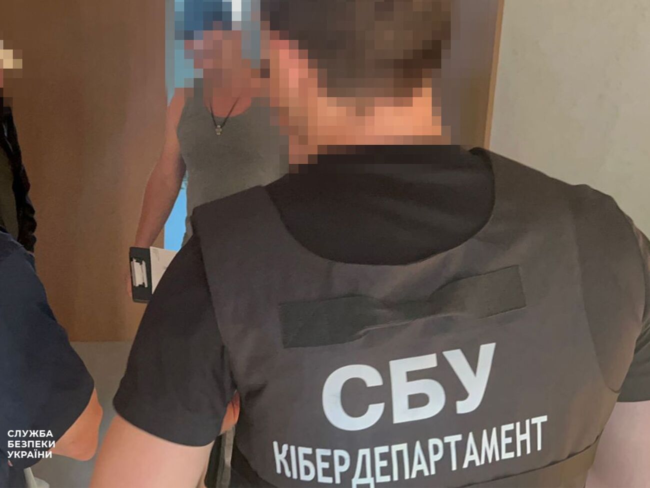 Експосадовця державної компанії підозрюють у закупівлі бронежилетів за штучно завищеною вартістю