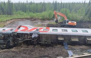 По предварительной версии, железнодорожное полотно было повреждено из-за дождей