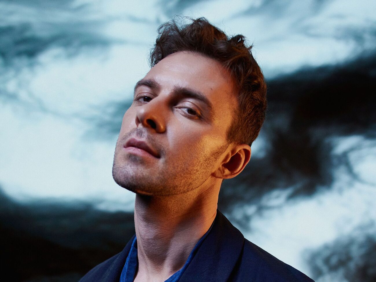 Макс Барских: Трек "Замало" имеет хорошее звучание в двух вариантах, поэтому я решил поделиться с вами его первоначальной версией