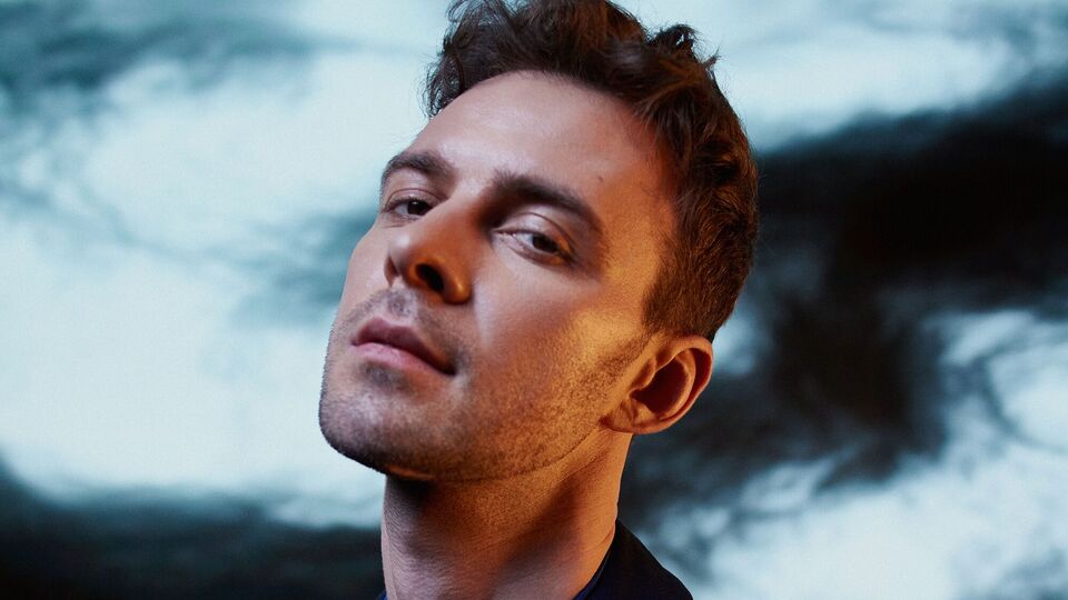 Макс Барских: Трек "Замало" имеет хорошее звучание в двух вариантах, поэтому я решил поделиться с вами его первоначальной версией