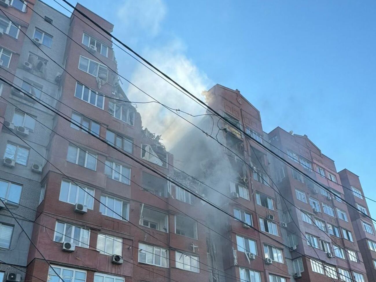 В доме разрушены четыре этажа