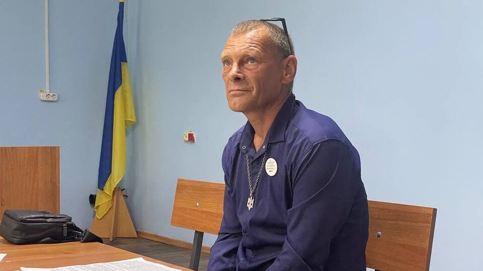 Обвиняемый своей вины не признает, ведь, по его словам, готовился защищать свое село от российских войск