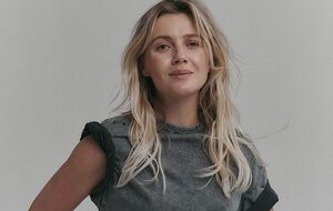 Kola: Нам никакие враги не нужны, потому что мы так ненавидим друг друга. Мы так завидуем друг другу. Это ужасно, низко