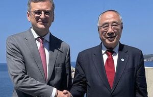 Кулеба проинформировал У Хунбо о состоявшемся в Швейцарии саммите мира